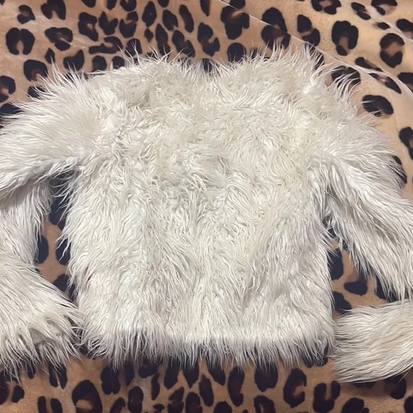 Tripp NYC Y2K vintage Rare Faux Fur White Jacket. Size s